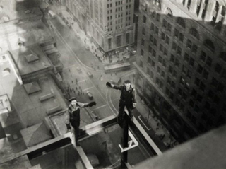 Illustration for article titled Death-Defying Photos Of Skyscraper Construction Workers Goofing Around